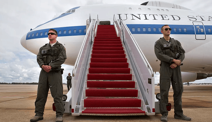 Самолет судного дня, ВВС США, самолет E-4B, самолет пугает людей, предвестник катастрофы, сигнал надвигающейся катастрофы, военные