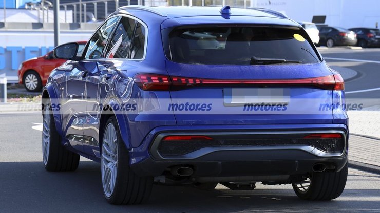 кроссовер Audi RS Q5