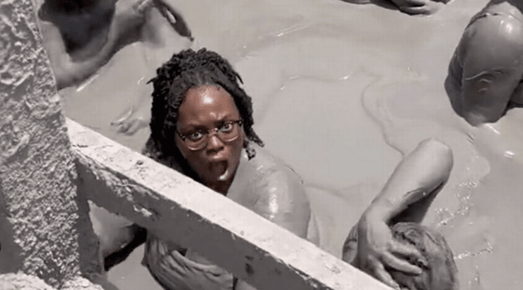 Дівчина зганьбилася в Інтернеті через "жарти природи"