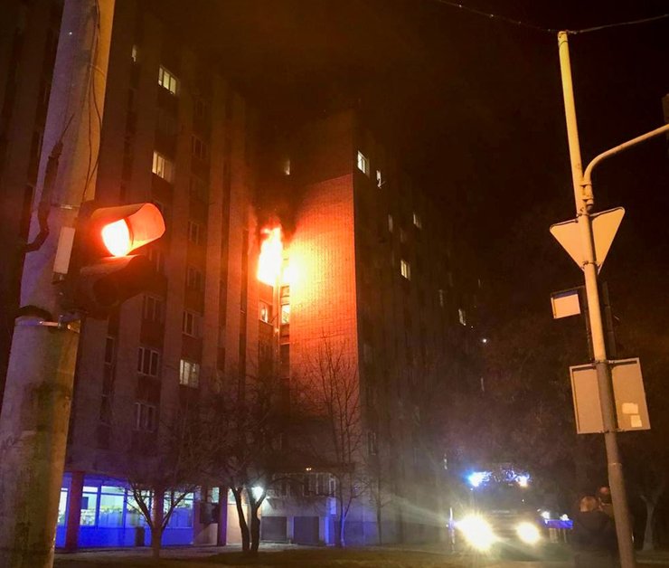 во львове загорелась многоэтажка