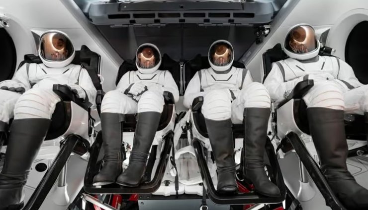 скафандр SpaceX