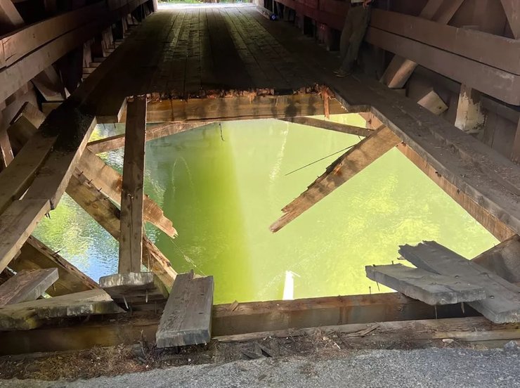 исторический мост, мост обвалился, разрушенный мост, Ford F-750