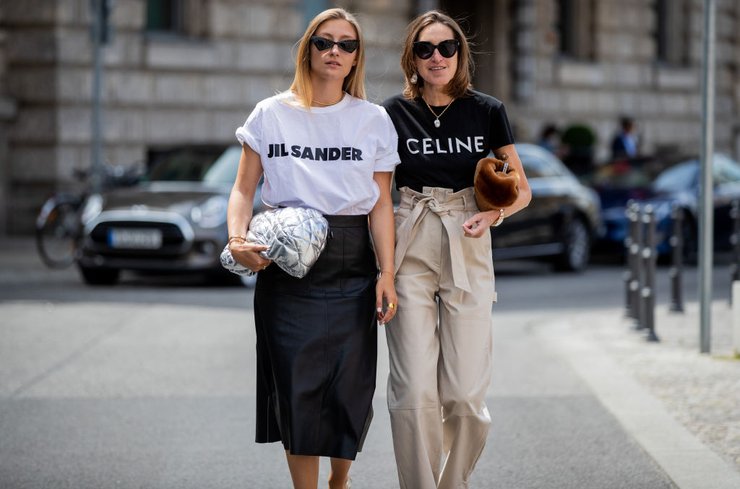 Футболка з логотипом фото