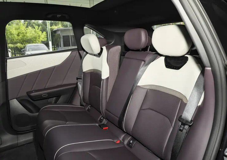 Салон Mazda EZ-60