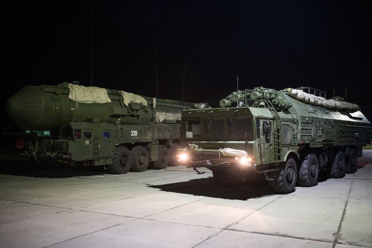 Фото машини зв'язку  ракетного комплексу "Ярс" ЗС РФ