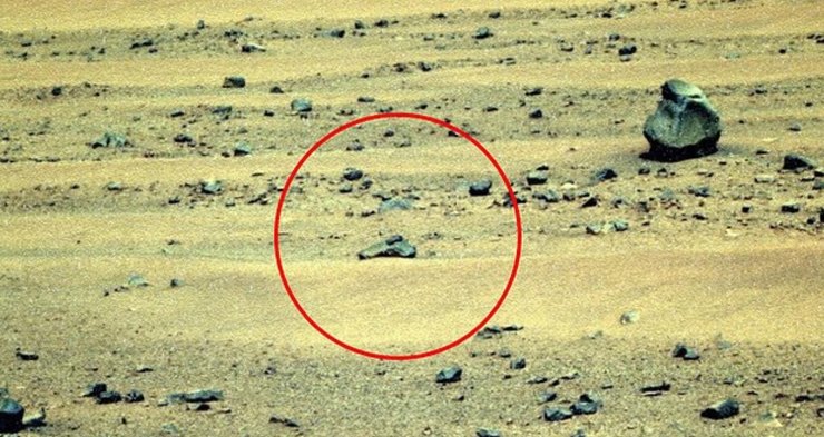 "Оружие инопланетян": на снимке NASA c Марса обнаружен странный объект