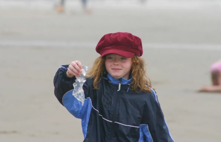 девочка пляж слизь