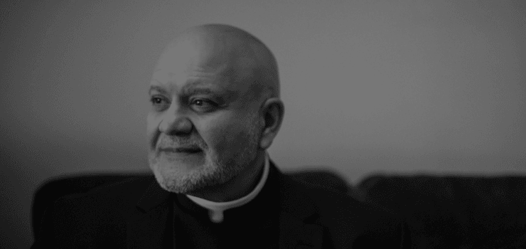 отец Карлос Мартинс