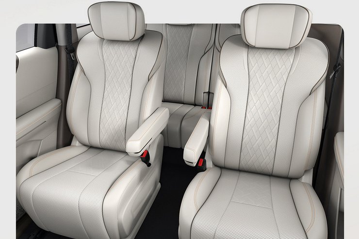 Модель дебютує в шестимісному виконанні