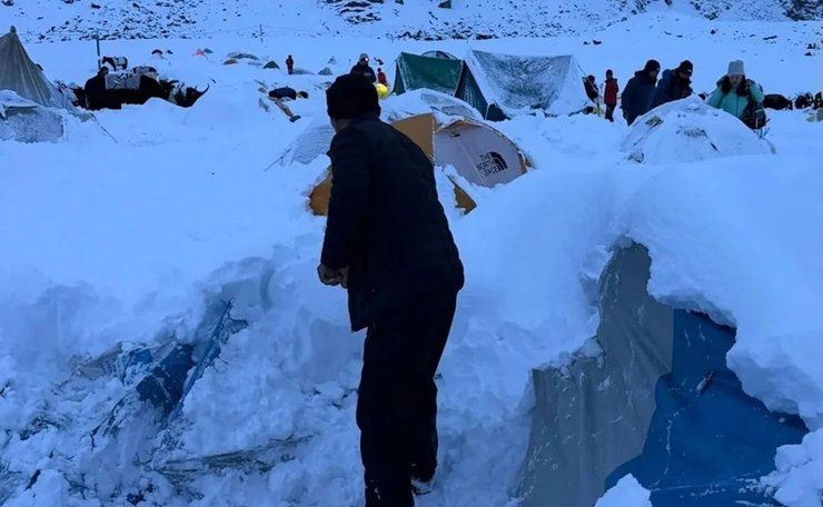 туристы на эвересте