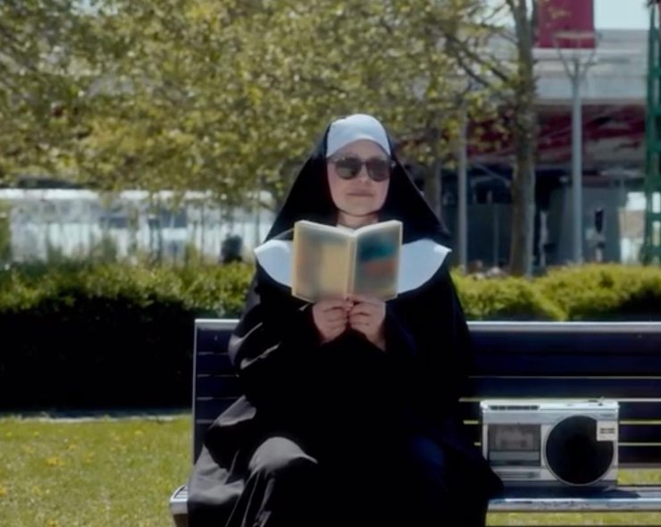 Палітурку книги приховано