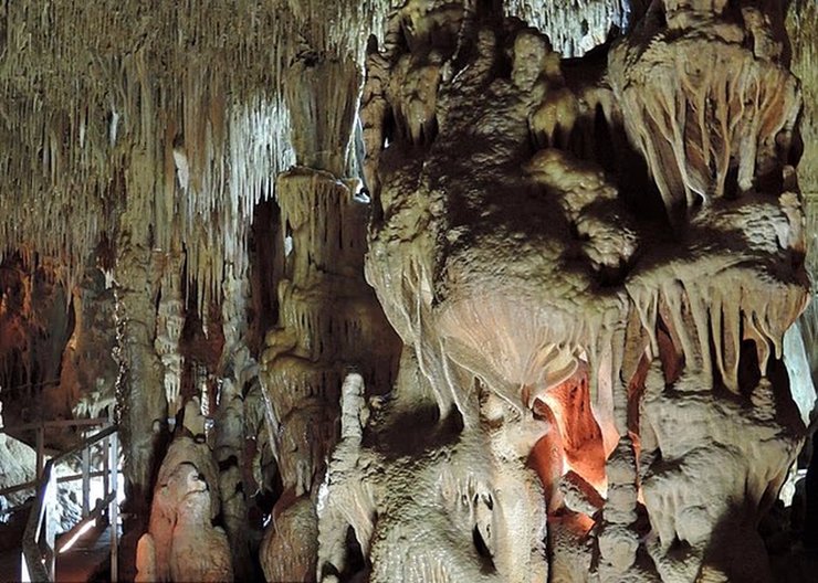 пещера петралона греция