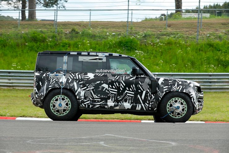 Land Rover Defender — обновленный внедорожник уже проходит испытания