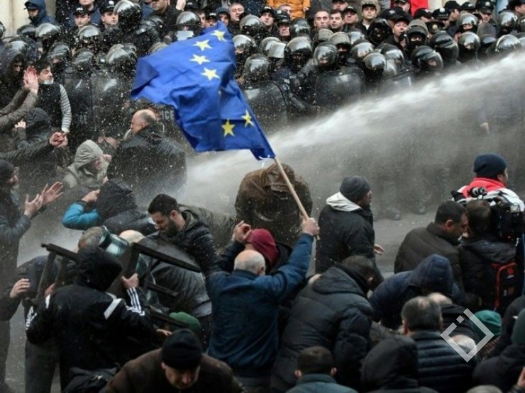 протесты в грузии водометы