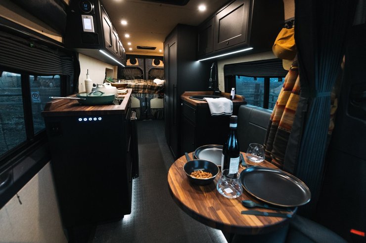 Earth Ship Vans ESV-1, Mercedes Sprinter, будинок на колесах, автобудинок Mercedes, Тюнінг Mercedes Sprinter