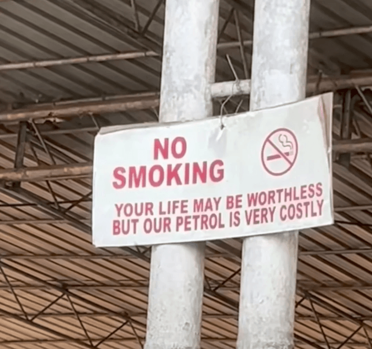 табличка заправка азс індія курйози табличка заправка азс індія курйози