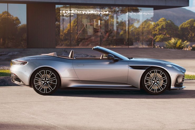 Aston Martin DB12 Volante