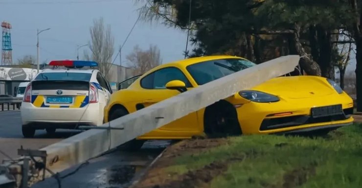 разбитый порше, ДТП в Днепре, Porsche Cayman, Porsche 718 Cayman, спорткар Porsche, Porsche 718