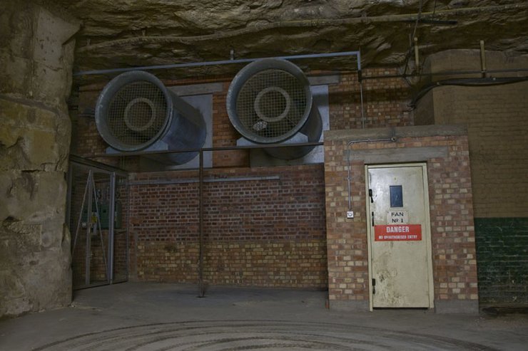 Подземный город в Китае, бункер, убежище, ядерный удар, радиационный дождь, жизнь под землей, город под землей, холодная война, ракетный удар