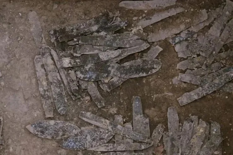 археологи, археологія, скринька, артефакти, знахідка, Мексика, Мехіко, жертвоприношення, храм, обсидіан, бог, ніж, розкопки