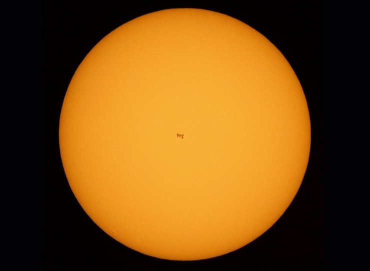 МКС на тлі Сонця