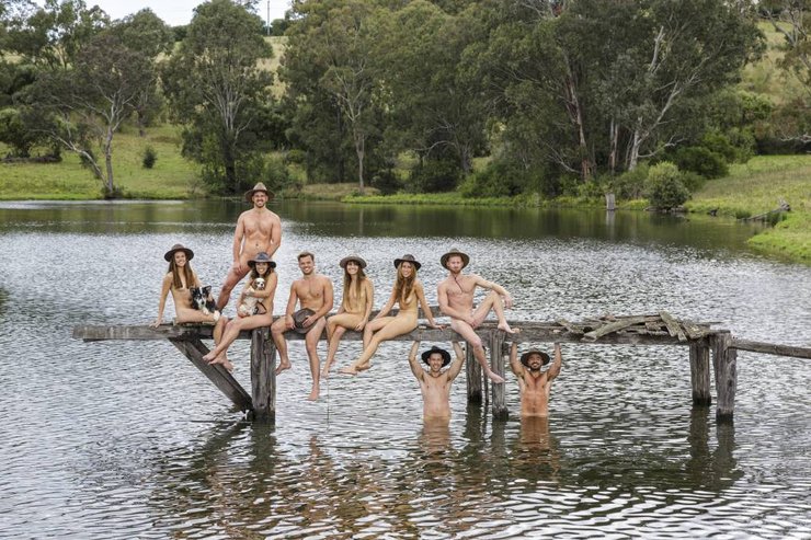 Голые студентки, фотосессия