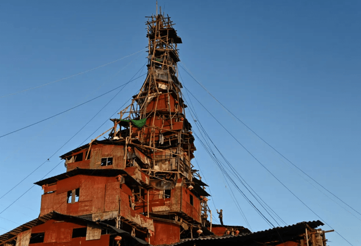 Чэнь Тяньмин построил пирамиду на доме