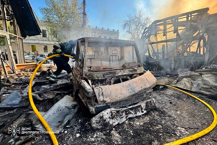 фото спалених машин у Павлограді 10 вересня