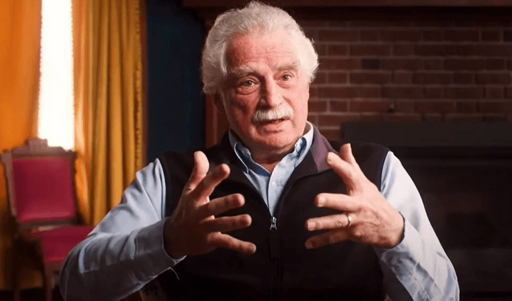 Фермер Філіп Хашейдер під час інтерв'ю жестами пояснює, що відчував після клінічної смерті