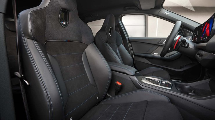 салон BMW M135i, BMW 1 Series 2024, BMW 1 Series, новий BMW 1 Series,
