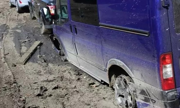 Водій їхав без шин, п'яний водій, летіли іскри, дряпав асфальт, зупинила поліція, алкотест, проїхав 45 км без шин