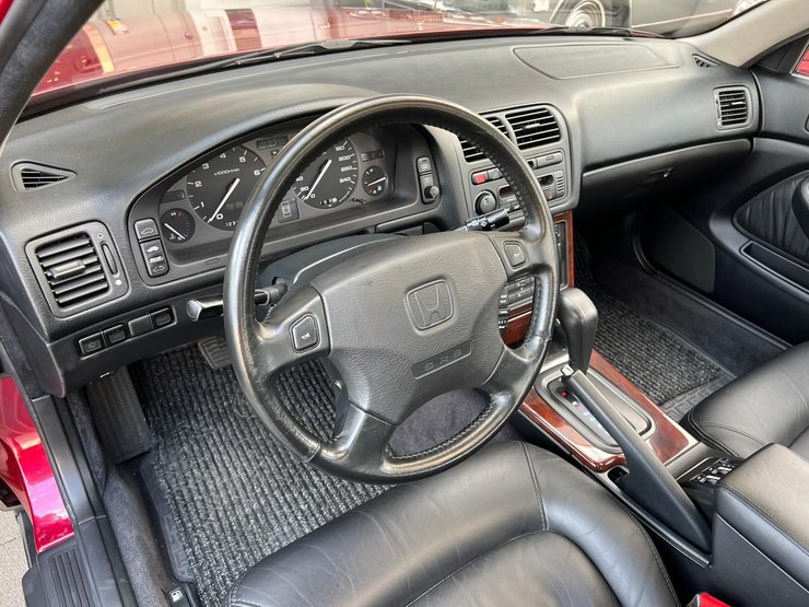 Салон Honda Legend