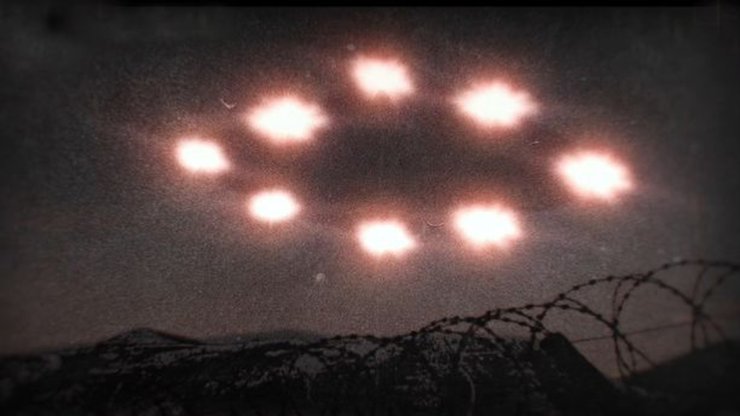 Огни в небе, случай наблюдения НЛО, столица НЛО, люди заметили огни в небе, НЛО в ночном небе, крупный город, инопланетяне