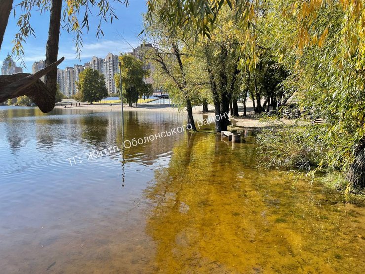 підтоплення на Оболоні, підтоплення оболоні, підвищення рівня води у дніпрі, підтоплення оболоні, підтоплення парку Наталка, підйом води у Дніпрі, підвищення рівня води у дніпрі, береги оболоні підтоплені, у дніпрі піднявся рівень води, у дніпрі піднялася вода