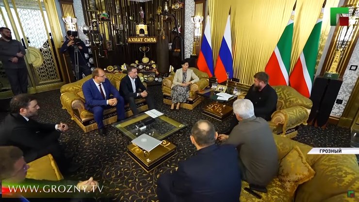 карл лагерфельд, Louis Vuitton, рамзан кадыров, груша от луи витона