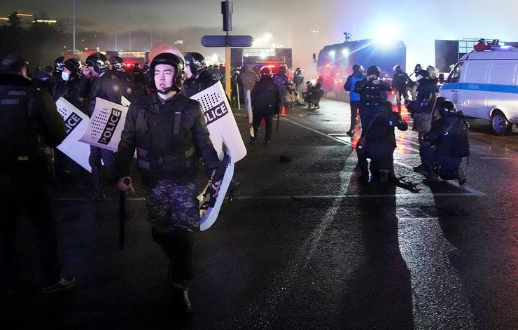 Спецслужби цілком ефективні в точковій нейтралізації політично активної меншини. Але вони безпорадні в роботі з явищами соціальної природи.