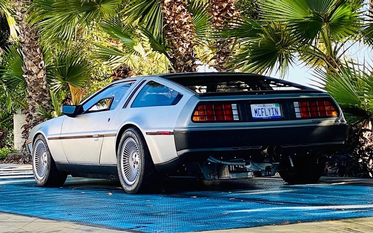 DeLorean DMC-12