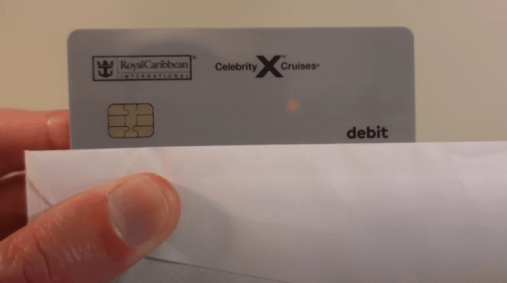 Работник круизного лайнера рассказал о своей зарплате и о схеме выплат со специальной картой