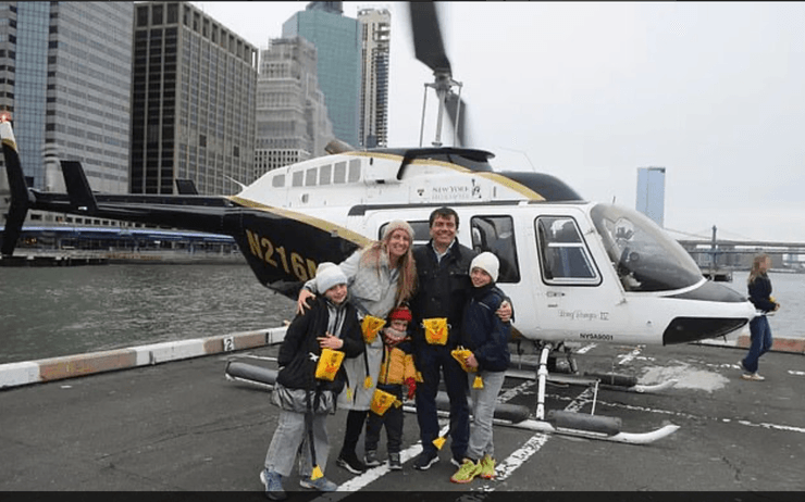 Семья Агустина Эскобара перед полетом