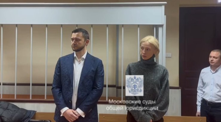 настя Івлєєва, гола вечірка