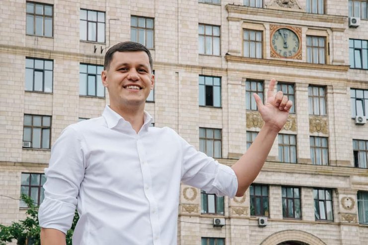 Роман Грищук начал собирать деньги на своей день рождения, чтобы починить часы