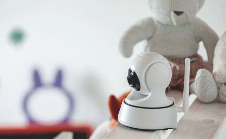 Мать случайно услышала, как незнакомая женщина общается с ее сыном с помощью радионяни, курьезы, интересные истории