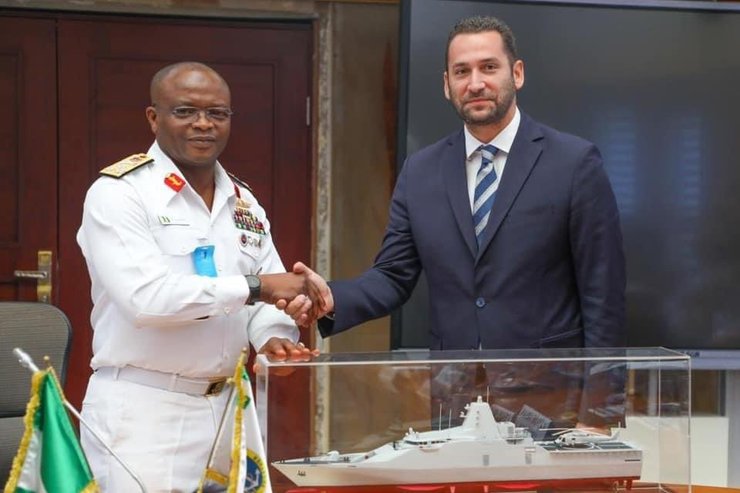 Аввал Гамбо, адмірал Гамбо