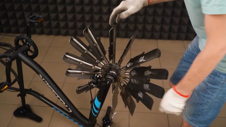 Велосипед с колесами из шлепанцев