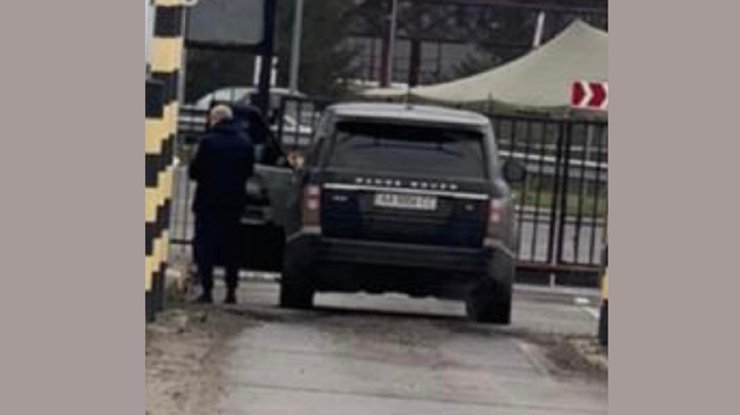 Суркис вывозил часы через "зеленый коридор", говорят правоохранительные органы