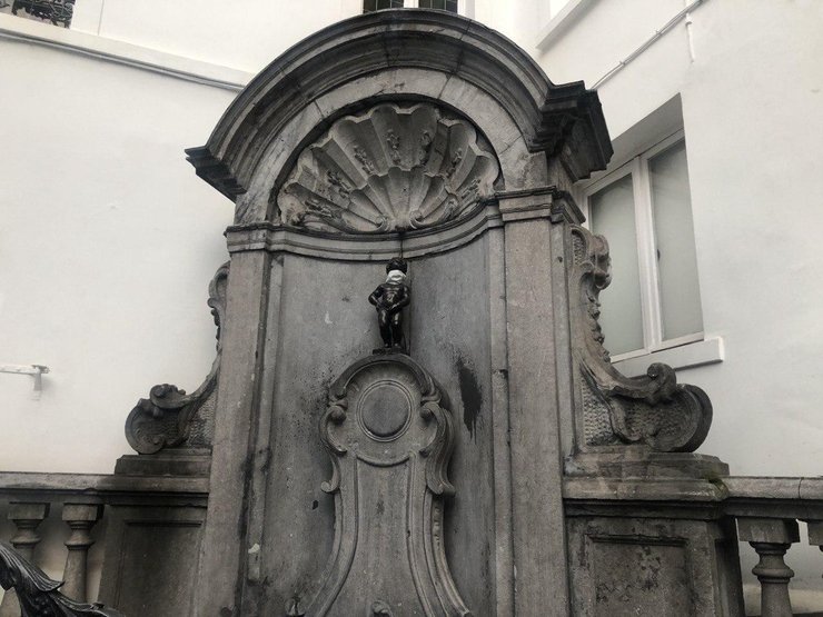 писающий мальчик