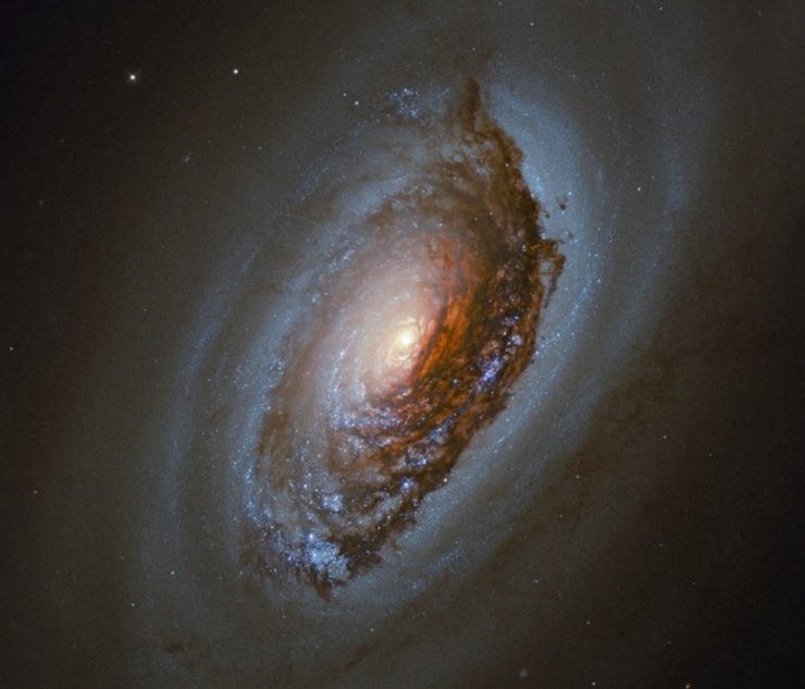 галактика Чорне око, М 64