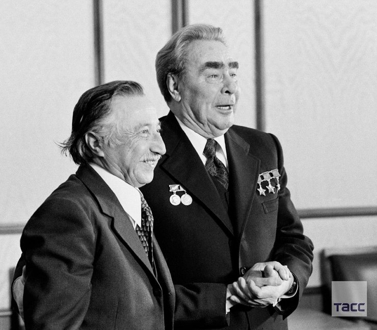 брежнев и корвалан