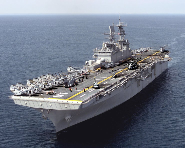 Десантный корабль USS Bataan