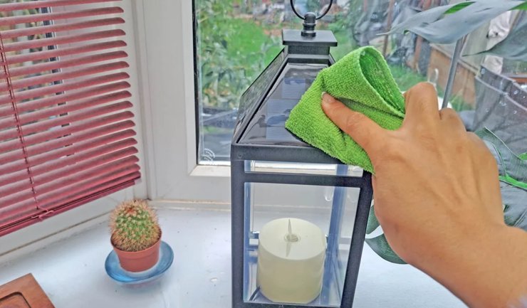 Очистка солнечного светильника